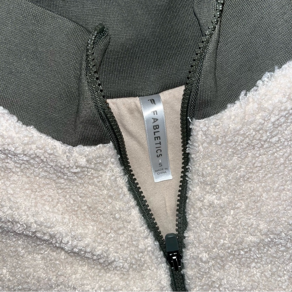 Fabletics Sherpa Half Zip - Picture 5 of 12